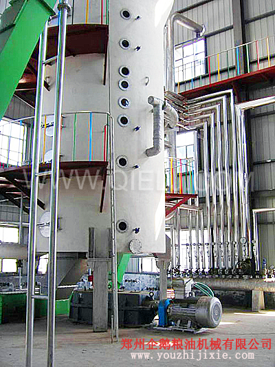 我公司采用的是新型效率高的DTDC系列蒸脫機(jī)(圖1)