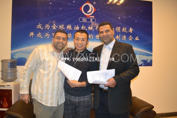 李總和明經(jīng)理會(huì)見(jiàn)來(lái)自埃及的客戶BEN(圖1)