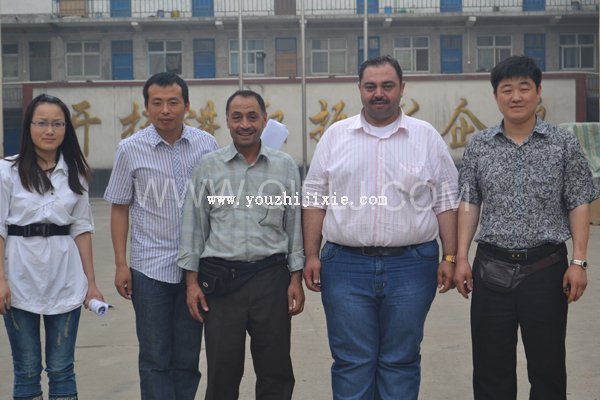 敘利亞客戶專程到鄭州企鵝糧油機(jī)械有限公司購(gòu)(圖1) 敘利亞客戶專程到鄭州企鵝糧油機(jī)械有限公司購(gòu)(圖1)