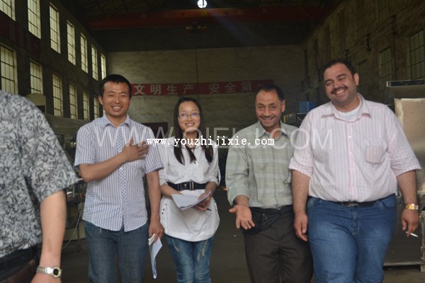 敘利亞客戶專程到鄭州企鵝糧油機(jī)械有限公司購(gòu)(圖2) 敘利亞客戶專程到鄭州企鵝糧油機(jī)械有限公司購(gòu)(圖2)